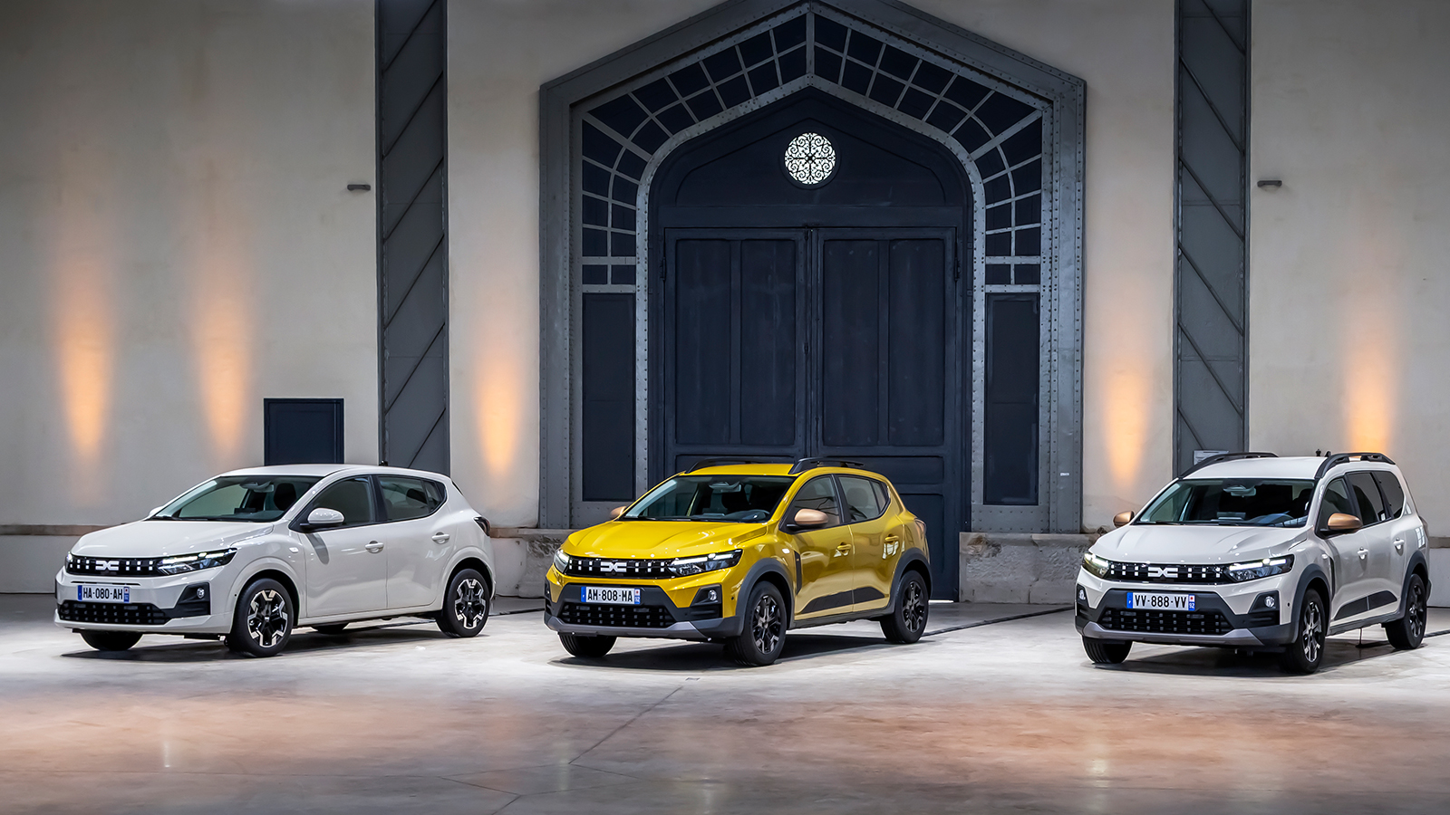 Dacia: Ανανεωμένα και υβριδικά τα Sandero, Sandero Stepway & Jogger 